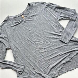 Lucy gray long sleeve athletic top high low hem size medium